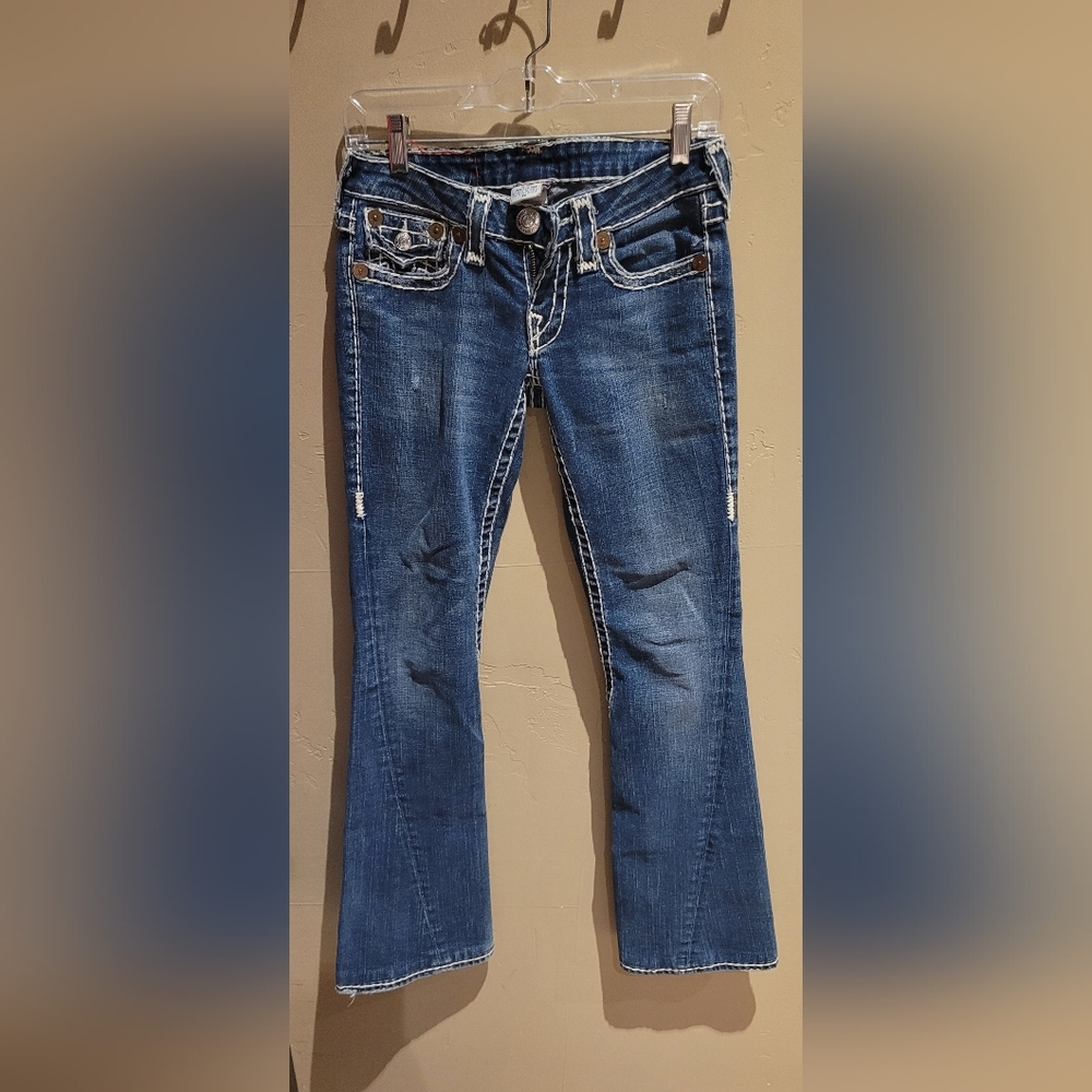 Dark blue, Joey supert, True Religion jeans.